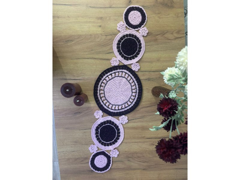 Traversă de Masă Croșetată Elegantă Rustic Florală – Handmade