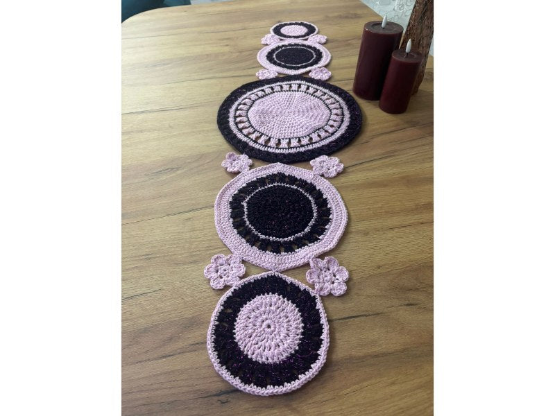 Traversă de Masă Croșetată Elegantă Rustic Florală – Handmade
