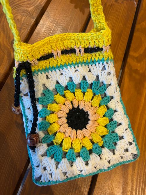 Geantă Croșetată Floarea Soarelui – Handmade din Bumbac