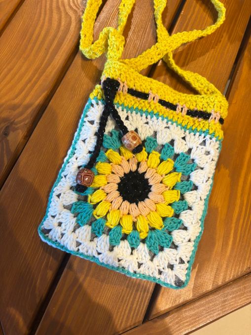 Geantă Croșetată Floarea Soarelui – Handmade din Bumbac