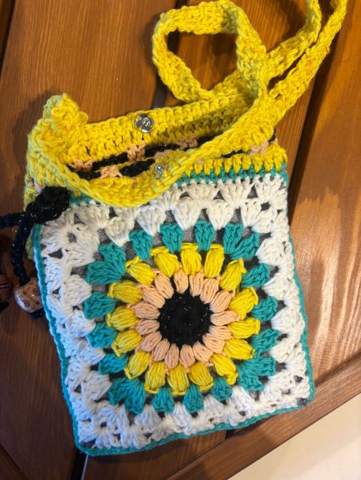 Geantă Croșetată Floarea Soarelui – Handmade din Bumbac