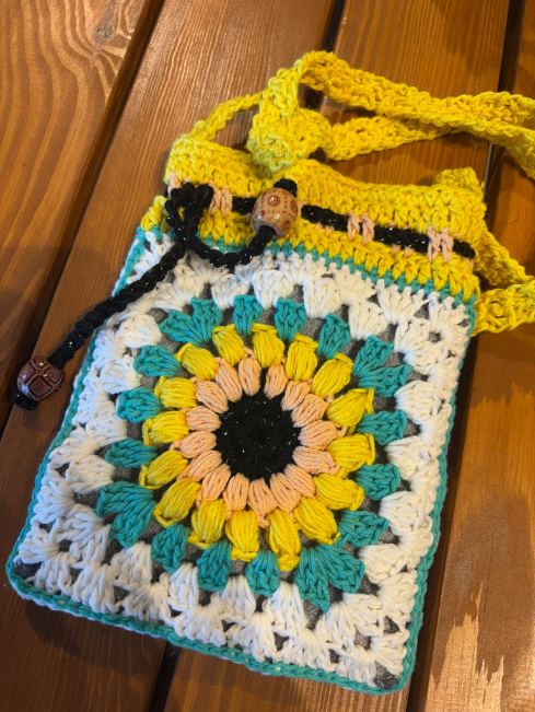 Geantă Croșetată Floarea Soarelui – Handmade din Bumbac