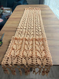 Traversă de Masă Boho cu Mărgele Decorative – Croșetată Manual