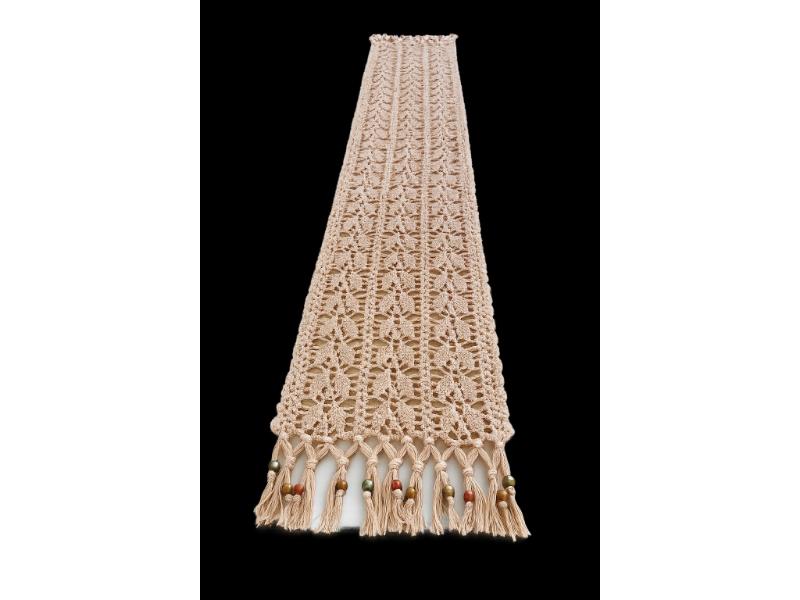 Traversă de Masă Boho cu Mărgele Decorative – Croșetată Manual