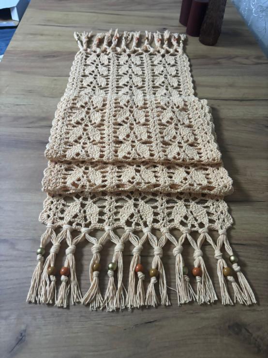 Traversă de Masă Boho cu Mărgele Decorative – Croșetată Manual