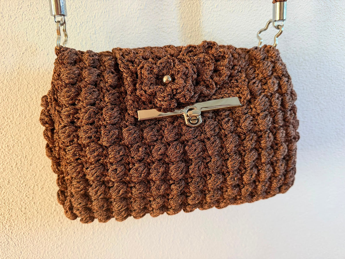 Geantă de umăr croșetată handmade maro ciocolatiu