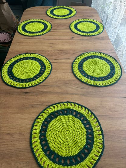 Suport decorativ de masă croșetat manual VERDE – 32 cm